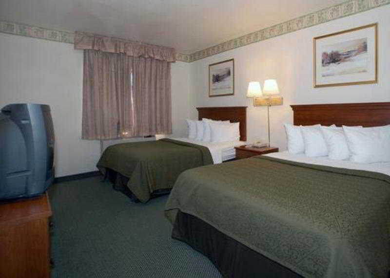 Quality Suites I-44 Tulsa Room photo